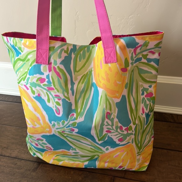 Lilly Pulitzer Bundle of 3 (Tote/Cosmetics/Wristlet) - Picture 14 of 16